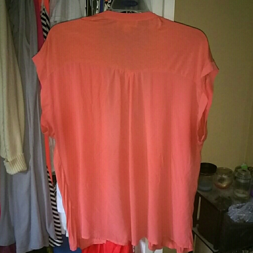 Sleeveless shirt